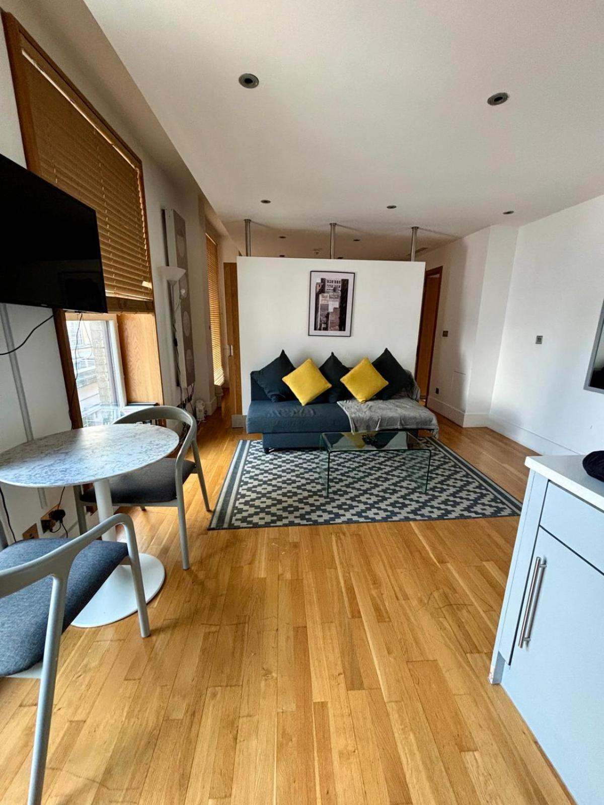 1 Bedroom In Piccadilly Circus St James Cov1 Londres Exterior foto